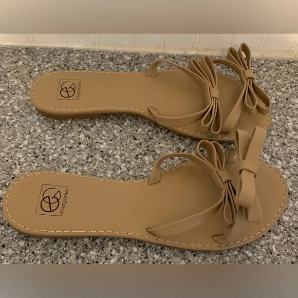 NWOT Box Everglades Sandals - Picture 2 of 4